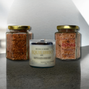 Sales de baño (lavanda o canela) + Exfoliante de rosas + 1 vela de 250 g (aroma a elegir)